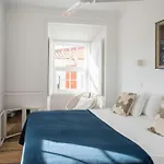 Apartment With Lift